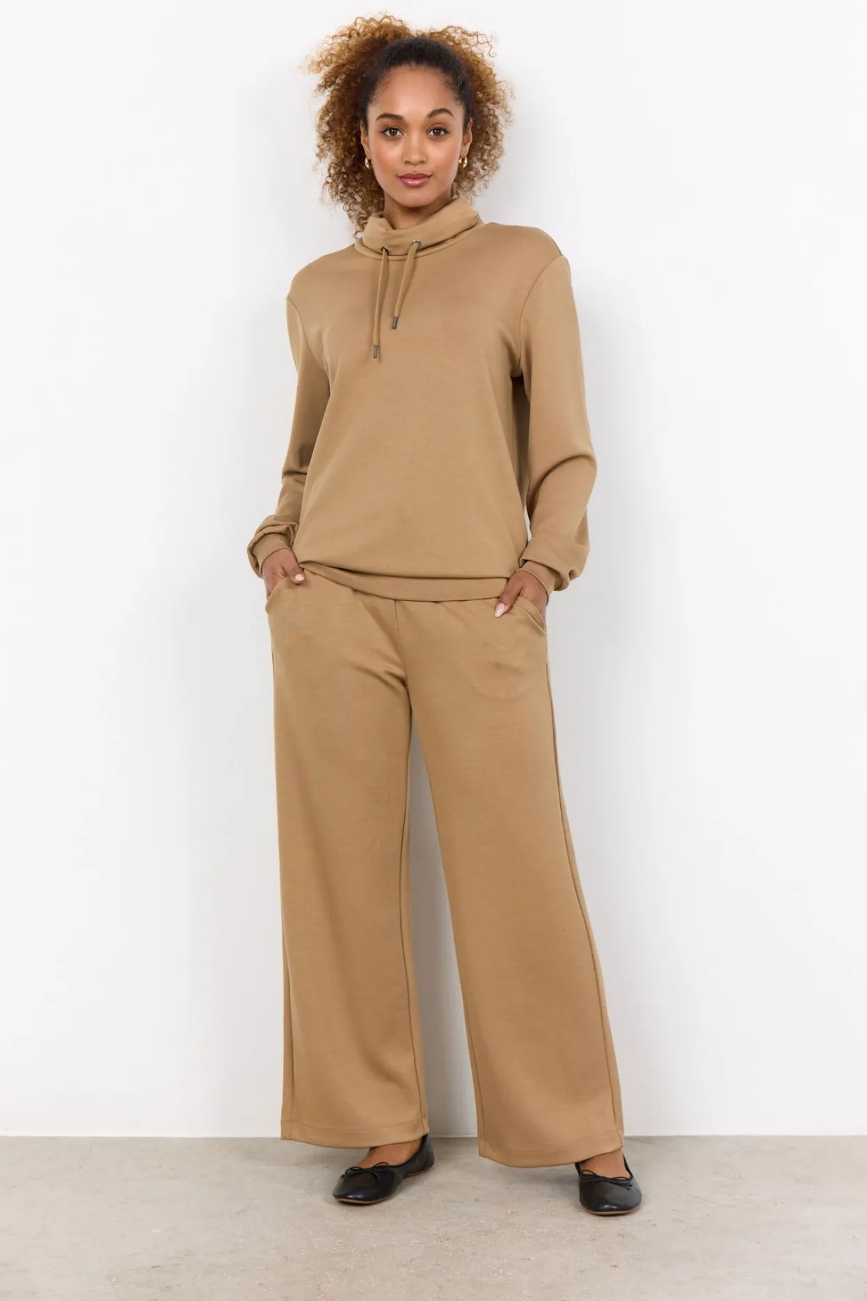 scbanu__sweatshirt_camel_1-2.webp Blusar Och Skjortor | Comfy>Soyaconcept SC-BANU 125 Sweatshirt Camel