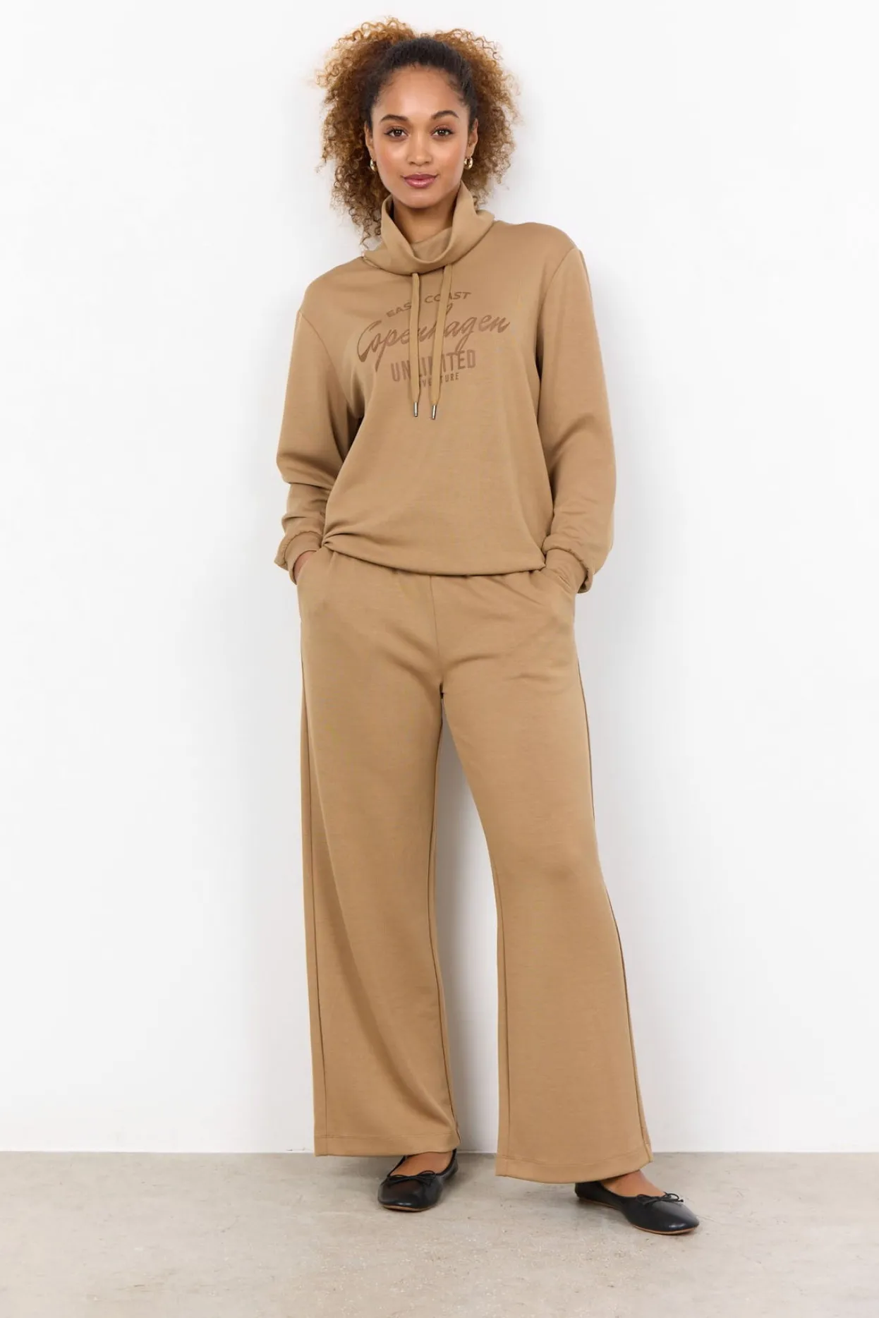 scbanu__sweatshirt_camel_1-4.webp Blusar Och Skjortor | Comfy>Soyaconcept SC-BANU 186 Sweatshirt Camel